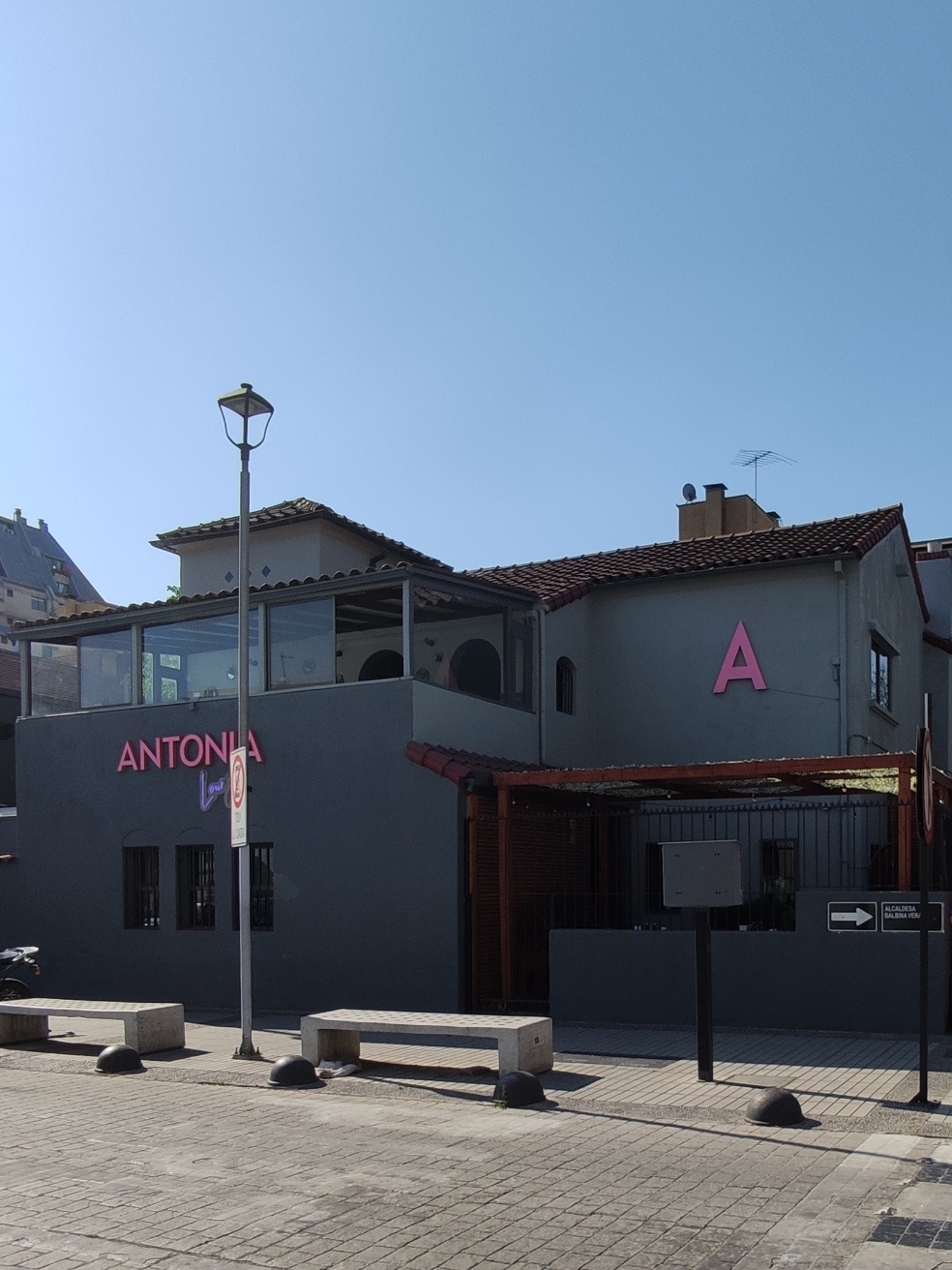 Antonia Lounge